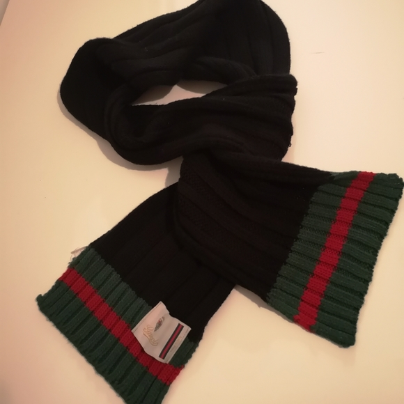 authentic Gucci scarf - Picture 7 of 11